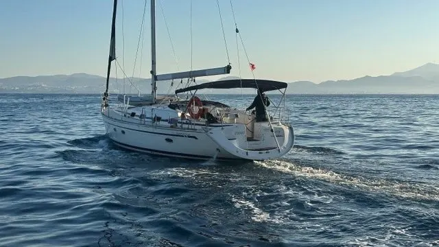 Kuşadası Açıklarında Yelkenli Teknede 12 Kişi Yakalandı Kuşadası Açıklarında Yelkenli Teknede 12 Kişi Yakalandı