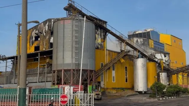 Bandırma'da Ayhan Sezer Yağ Fabrikası'nda Yangın Kontrol Altına Alındı Bandırma'da Ayhan Sezer Yağ Fabrikası'nda Yangın Kontrol Altına Alındı