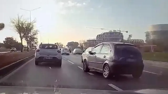 Eskişehir’de Ani Fren Tehlikesi Kamerada Eskişehir’de Ani Fren Tehlikesi Kamerada