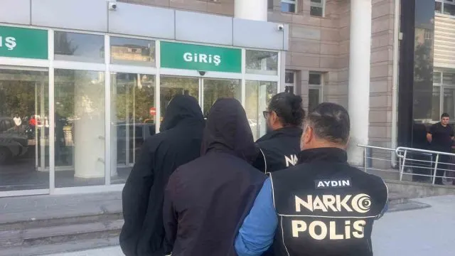 Kuşadası’ndaki Uyuşturucu Operasyonunda 2 Şüpheli Tutuklandı Kuşadası’ndaki Uyuşturucu Operasyonunda 2 Şüpheli Tutuklandı