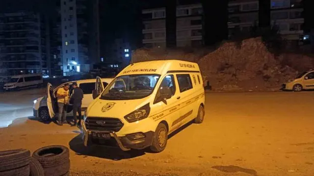 Sarıçam’da Pencereden Çıkmaya Çalışan Kişi 3. Kattan Düştü Sarıçam’da Pencereden Çıkmaya Çalışan Kişi 3. Kattan Düştü
