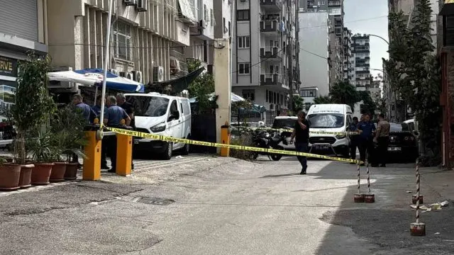 Adana Seyhan'da İş Yeri Önünde Silahlı Saldırı: 1 Ölü, 1 Yaralı Adana Seyhan'da İş Yeri Önünde Silahlı Saldırı: 1 Ölü, 1 Yaralı