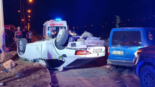 Reyhanlı'da Takla Atan Otomobil 2 Tır Sürücüsüne Çarptı: 6 Yaralı