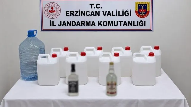 Erzincan Çağlayan'da 40 Litre Etil Alkol Ve 15 Litre Sahte Rakı Ele Geçirildi