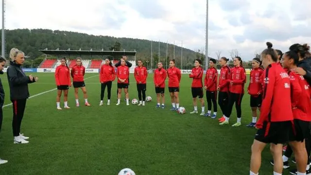 Kadın Milli Takım Slovenya Maçları Öncesi Çalışmalarını Sürdürüyor Kadın Milli Takım Slovenya Maçları Öncesi Çalışmalarını Sürdürüyor