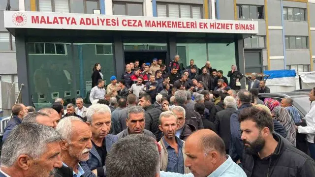 Emine Kolay Davasında Duruşma Ertelendi, Adliye Önünde Arbede Çıktı
