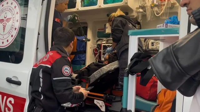 Bursa Osmangazi'de Kent Meydanı'nda Kavga: 1 Kişi Yaralandı Bursa Osmangazi'de Kent Meydanı'nda Kavga: 1 Kişi Yaralandı