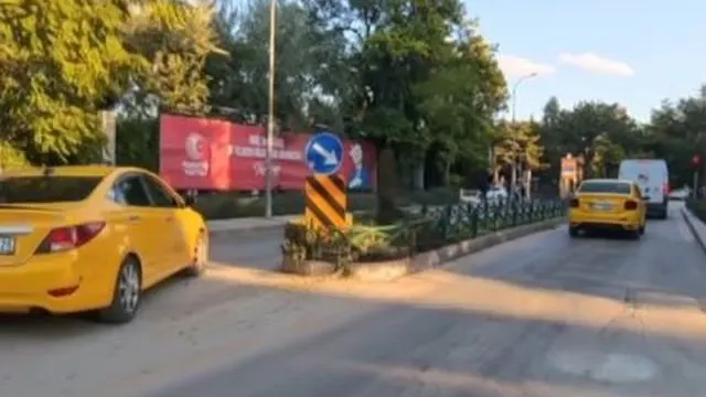 Eskişehir'de Taksi Şoförünün Ters Yön İhlali Kamerada Eskişehir'de Taksi Şoförünün Ters Yön İhlali Kamerada