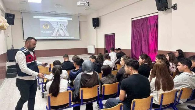 Dinar'da Jandarmadan 206 Kişiye Siber Güvenlik Eğitimi