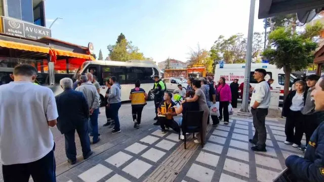 Keşan'da Yaya Geçidinde Minibüs İki Kişiye Çarptı