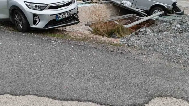 Gümüşhane’de Kavşakta Çarpışan Minibüs Ve Otomobilde 4 Yaralı