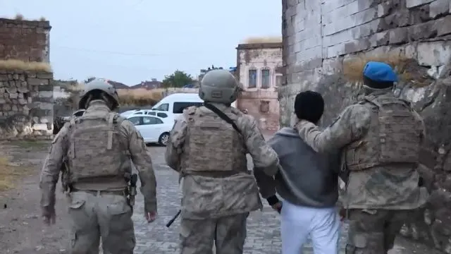 Nevşehir’de Deaş Paylaşımları Yapan Şüpheli Yakalandı Nevşehir’de Deaş Paylaşımları Yapan Şüpheli Yakalandı