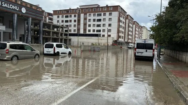 Çerkezköy’de Sağanak Yolları Su Altında Bıraktı