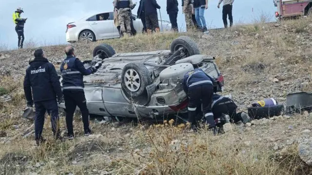 Van-Erciş Yolunda Takla Atan Otomobilde 2 Kişi Yaralandı