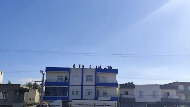 Bismil'de Fırtınada Düşen Sacı Takarken Canından Oldu Bismil'de Fırtınada Düşen Sacı Takarken Canından Oldu
