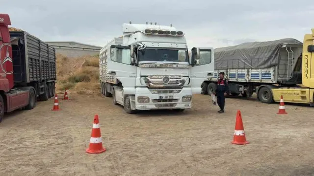 Emirdağ'da Park Halindeki Tırın Kabininde 56 Yaşındaki Sürücü Ölü Bulundu