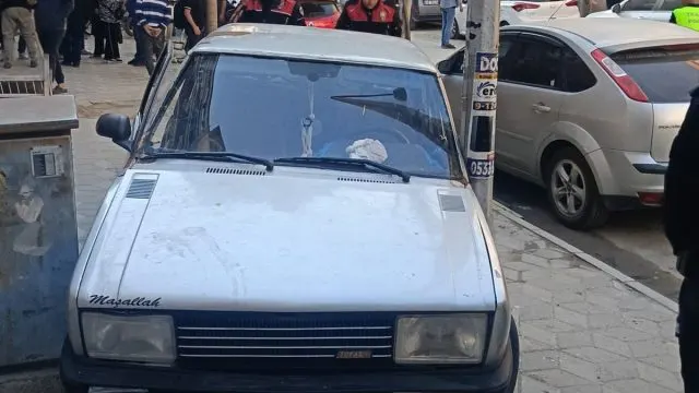 Soma'da Polisten Kaçan Araç Trafo İle Direk Arasına Sıkıştı