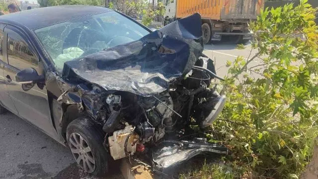 Diyarbakır Silvan'da İki Araç Çarpıştı: 2 Yaralı Diyarbakır Silvan'da İki Araç Çarpıştı: 2 Yaralı