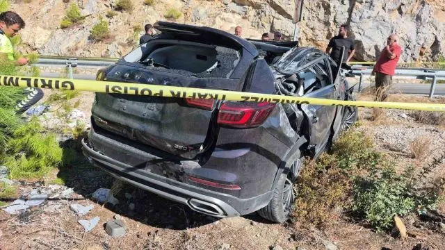 Datça’da Bariyerlere Çarpıp Takla Atan Araçta Bir Kişi Öldü