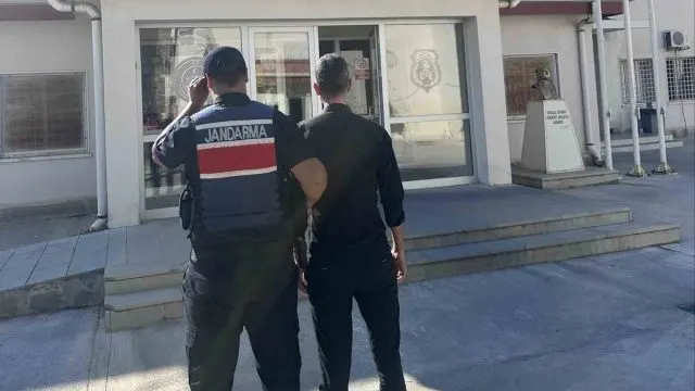 10 Yıl Hapis Cezalı Hükümlü Söke'de Yakalandı 10 Yıl Hapis Cezalı Hükümlü Söke'de Yakalandı