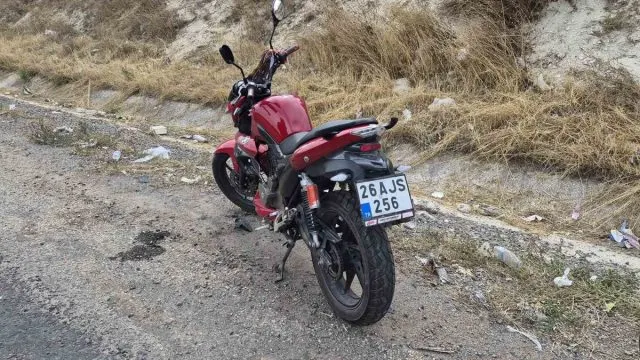 Eskişehir'de Teker Kilitlenen Motosiklet Sürücüsü Yaralandı
