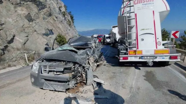 Mudurnu’da Tırla Çarpışan Pikabın Sürücüsü Hayatını Kaybetti