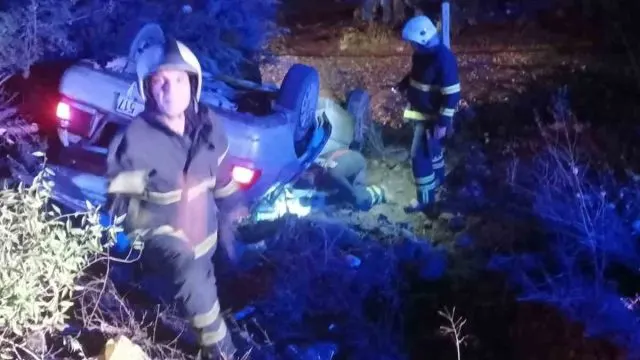 Kahta'da Otomobil Şarampole Yuvarlandı: 3 Yaralı