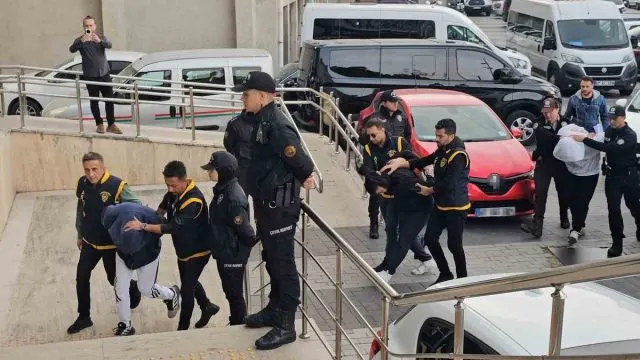 Zonguldak'ta Düğün Konvoyu Soruşturmasında 3 Şüpheli Adliyede Zonguldak'ta Düğün Konvoyu Soruşturmasında 3 Şüpheli Adliyede