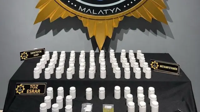 Malatya'da Sentetik Hap Operasyonunda 2 Şüpheli Gözaltında Malatya'da Sentetik Hap Operasyonunda 2 Şüpheli Gözaltında