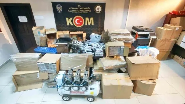 İzmir’de Üç İlçede Kaçakçılık Operasyonu: 5 Milyon Liralık Malzeme Ele Geçirildi