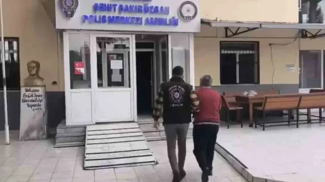 İzmir’de 74 Adrese Şafak Operasyonu: 164 Şüpheli Yakalandı