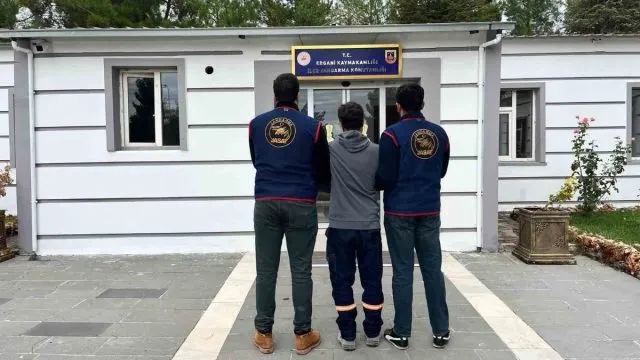 Diyarbakır'da Aranan 105 Hükümlü Jandarma Operasyonuyla Yakalandı Diyarbakır'da Aranan 105 Hükümlü Jandarma Operasyonuyla Yakalandı