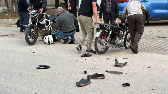 Bolu'da Sollama Kazası: İki Motosiklet Sürücüsü Yaralandı