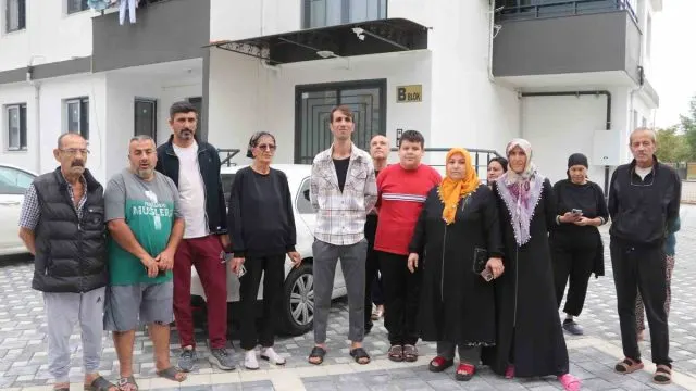 Adana’da Kırmızı Etiketli Asansörde Mahsur Kalan Kişi Kurtarıldı Adana’da Kırmızı Etiketli Asansörde Mahsur Kalan Kişi Kurtarıldı