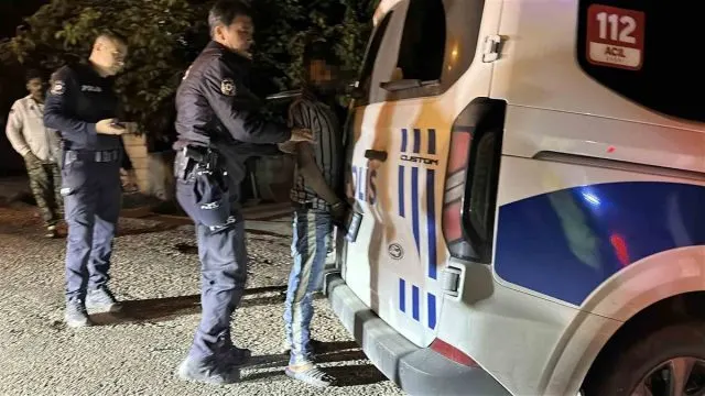 Burdur'da Park Halindeki İ̇ki Araca Çarpan Sürücü Yakalandı