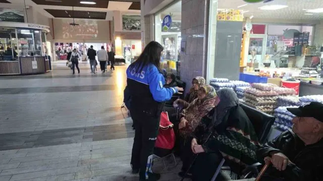 Bozüyük Kapalı Pazar’da 62 Vatandaşa Güvenlik Uyarısı Bozüyük Kapalı Pazar’da 62 Vatandaşa Güvenlik Uyarısı