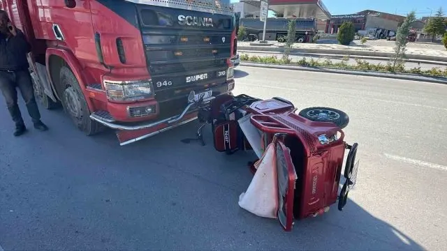 Karaman’da Kamyonun Önünde Sürüklendi, İki Kişi Yaralandı