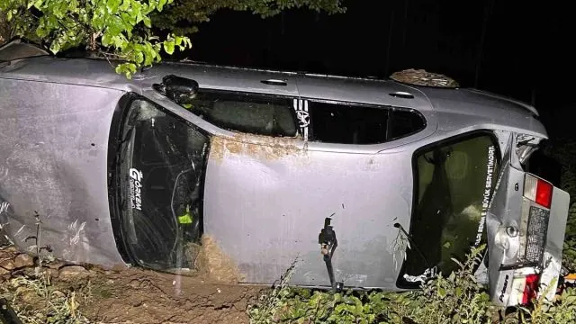 Bolvadin'de Tarlaya Devrilen Otomobilde Sürücü Yaralandı