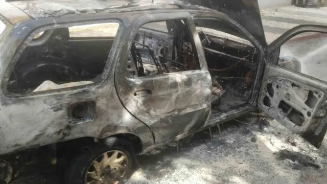 Eskişehir Tepebaşı'nda Park Halindeki Otomobilde Yangın Eskişehir Tepebaşı'nda Park Halindeki Otomobilde Yangın