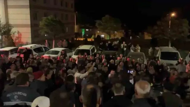 Bursa Gürsu'da Site Sakinlerinden 3 Bin Liralık Ek Ödeme Tepkisi Bursa Gürsu'da Site Sakinlerinden 3 Bin Liralık Ek Ödeme Tepkisi