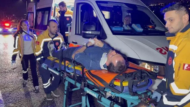 Samsun Canik'te Otomobil Refüje Çıktı: 2 Yaralı