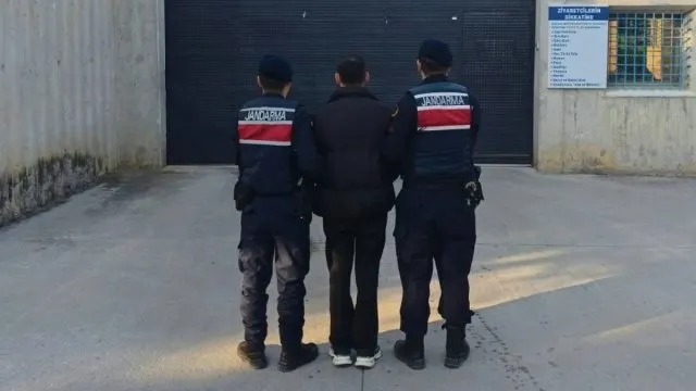 Samsun Bafra'da Uyuşturucu Suçundan Aranan Şahıs Yakalandı Samsun Bafra'da Uyuşturucu Suçundan Aranan Şahıs Yakalandı