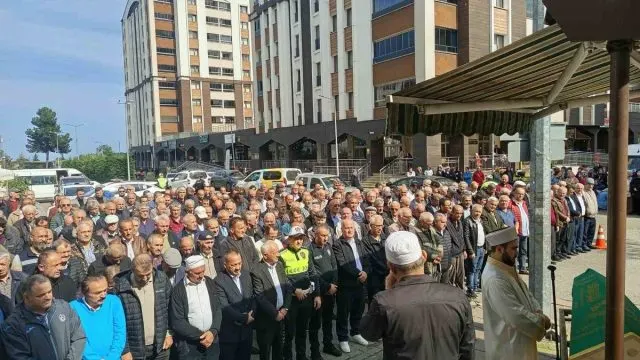 Yeşilköy’de Kazada Ölen Hüseyin Serdar Çolak Beşikdüzü’nde Uğurlandı