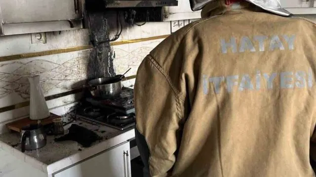 Reyhanlı'da Mutfak Yangını Evi Zarar Gördü Reyhanlı'da Mutfak Yangını Evi Zarar Gördü