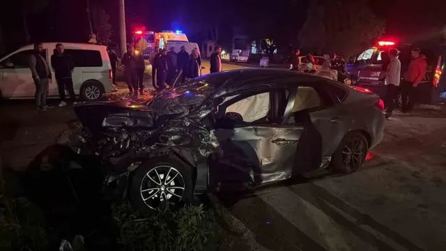 Beşevler Köyünde Tır İle Otomobil Çarpıştı: 5 Yaralı
