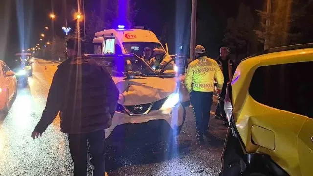 Erzurum'da Farabi Bulvarı'nda Dört Aracın Karıştığı Kazada Bir Kişi Yaralandı Erzurum'da Farabi Bulvarı'nda Dört Aracın Karıştığı Kazada Bir Kişi Yaralandı