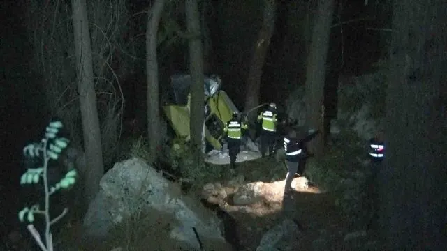 Konyaaltı'ndaki Uçurum Kazasında Can Kaybı 3'e Yükseldi Konyaaltı'ndaki Uçurum Kazasında Can Kaybı 3'e Yükseldi