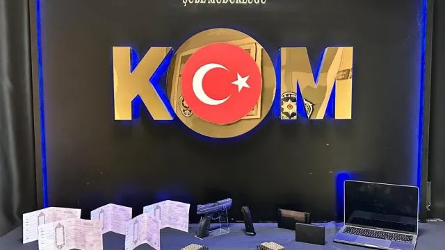 Denizli'de Tefecilik Operasyonunda 5 Milyon 820 Bin Tl'lik Senet Ele Geçirildi Denizli'de Tefecilik Operasyonunda 5 Milyon 820 Bin Tl'lik Senet Ele Geçirildi