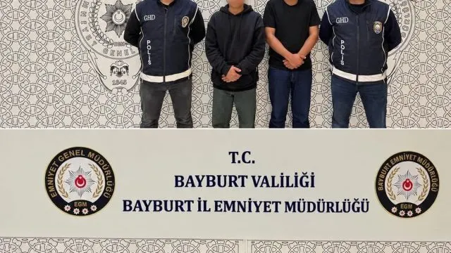 Bayburt'ta İki Düzensiz Göçmen Ve İki Şüpheli Yakalandı