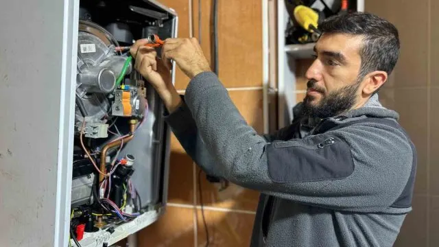 Van'da Kış Öncesi Kombi Ve Petek Bakımı İ̇çin Randevu Yoğunluğu Van'da Kış Öncesi Kombi Ve Petek Bakımı İ̇çin Randevu Yoğunluğu